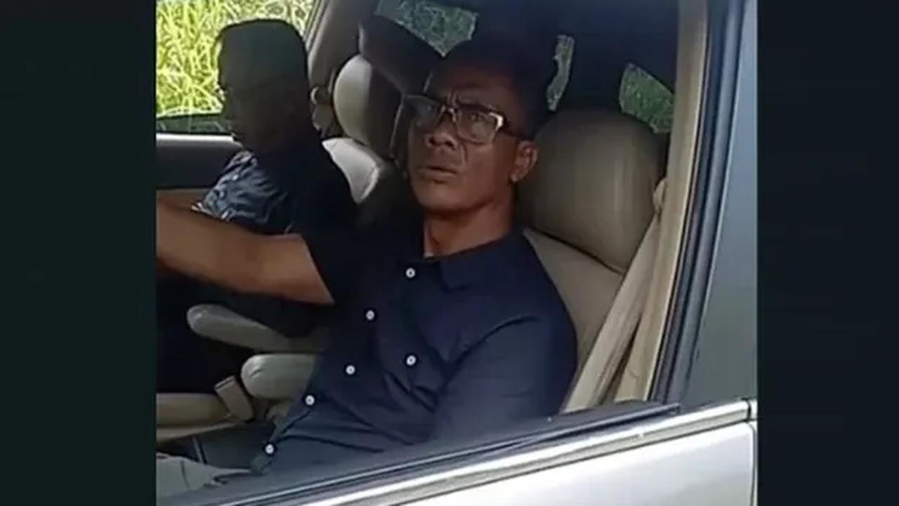 Tri Mukti mengatakan kapolsek itu tidak meminta izin untuk membawa tahanan keluar dari sel dengan alasan berobat. Tapi dalam foto yang beredar tahanan itu dibawa ke perkebunan sawit.<br>