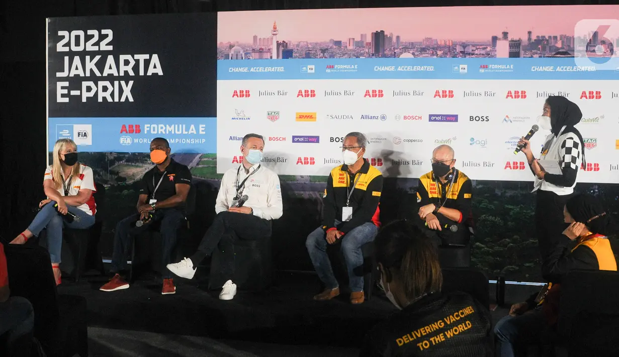 Inisiatif kolaborasi Formula E dan DHL lainnya ialah “Legacy Program” DHL, dengan kegiatan seperti penanaman pohon, mural seni jalanan kota yang menggunakan cat penyerap karbon, partisipasi dalam keterlibatan masyarakat di lokasi balapan utama Formula E serta keterlibatan DHL dalam proyek “FIA Girls On Track”, dengan aktivitas on-track dan off-track untuk memperkenalkan wanita muda (8-18 tahun) ke dalam karir potensial di motorsport. (Liputan6.com/Pool/DHL)