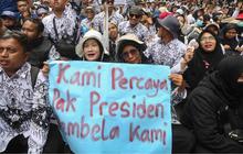 FOTO:  Aksi Ribuan Calon PPPK  Di Kantor KemenPAN-RB, Menolak Pengangkatan Oktober 2025