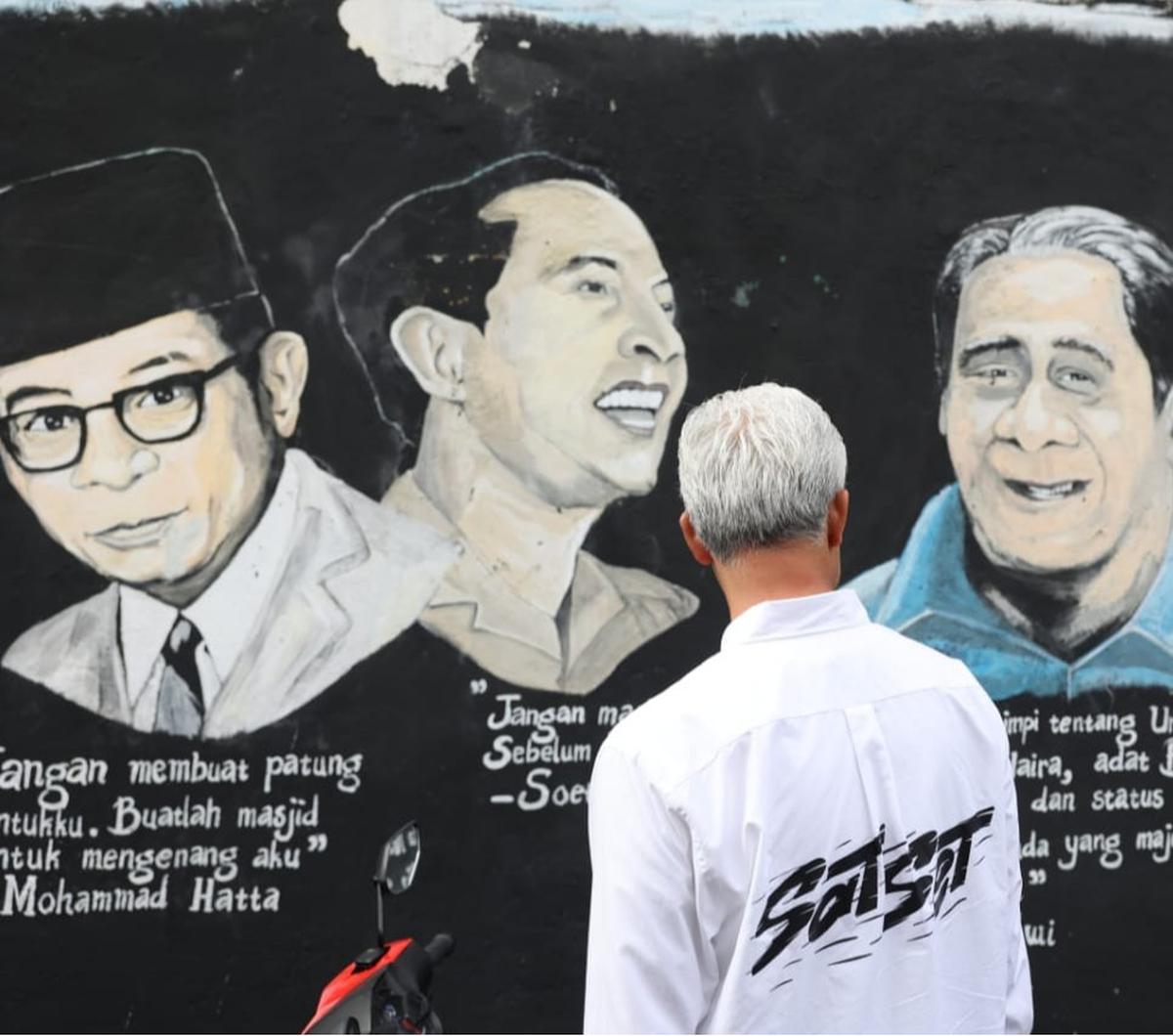 Ganjar juga napak tilas di situs-situs bersejarah di Banda Neira, khususnya rumah pengasingan Bung Hatta dan Sutan Syahrir.