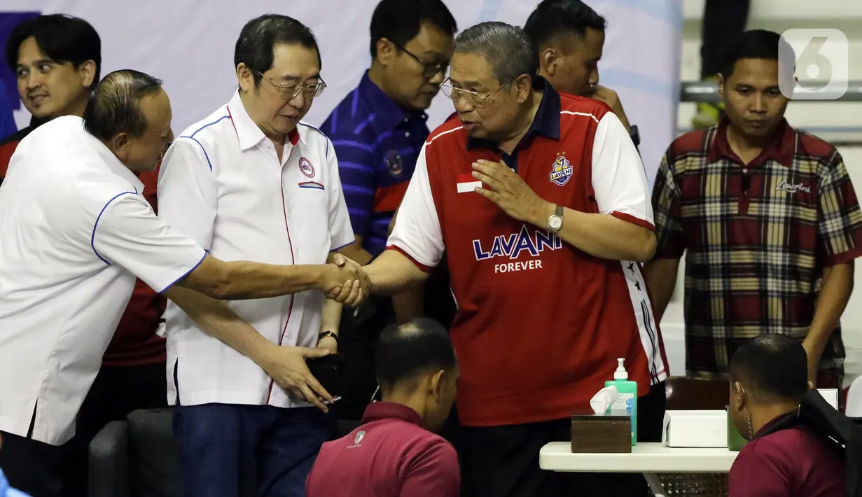 Melawan Filipina, pelatih timnas voli putra Indonesia Jiang Jie memainkan Dio Zulfikri, Dimas Saputra, Farhan Halim, Doni Haryono, Hendra Kurniawan, dan Malizi. Indonesia pun memenangkan pertandingan dengan tiga set langsung. (Liputan6.com/Helmi Fithriansyah)