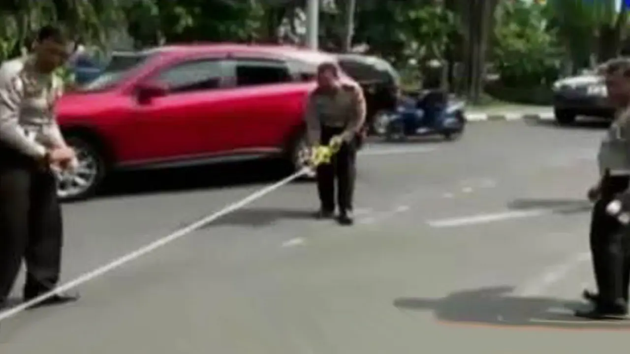 VIDEO: Polda Jatim Gelar Olah TKP Kecelakaan Maut Lamborghini
