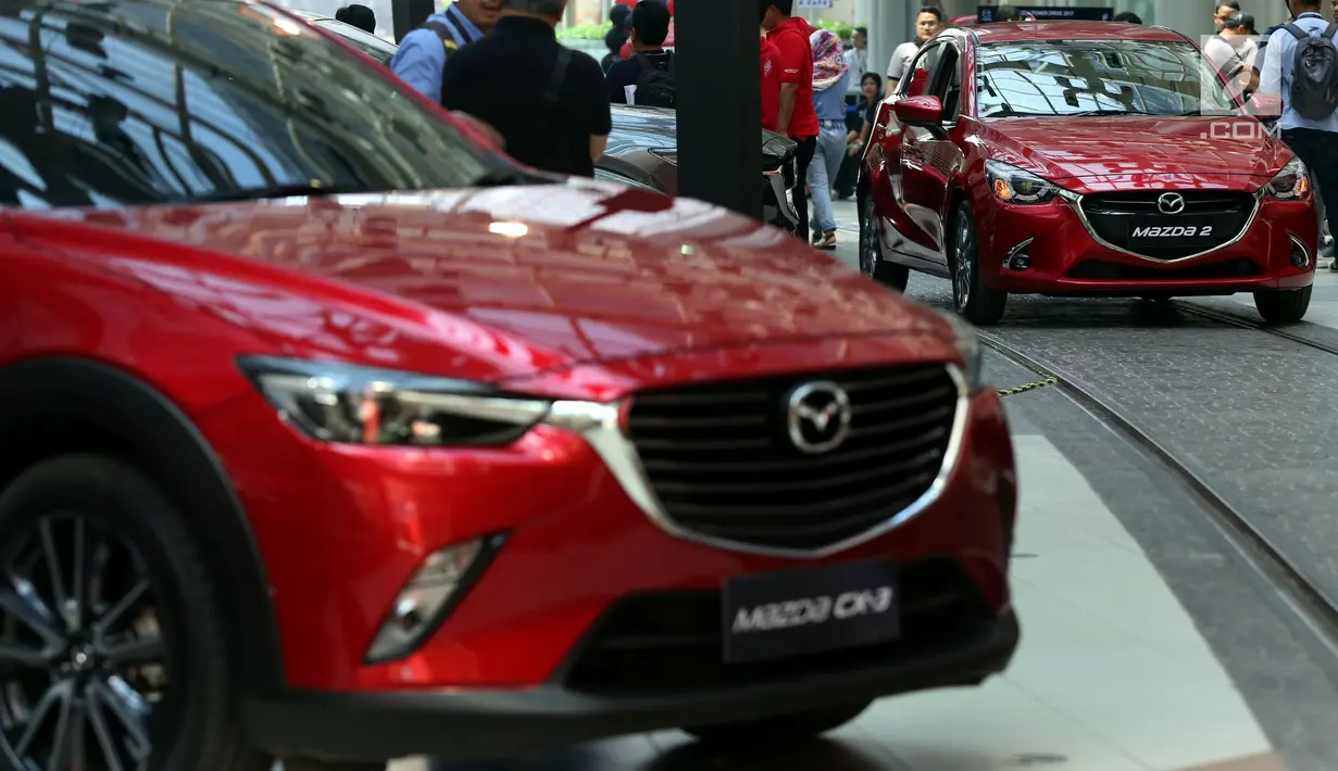 Suasana pagelaran Mazda Power Drive 2017 di Epiwalk, Kuningan, Jakarta, Sabtu (21/10). Acara ini bertujuan untuk memperkenalkan NexDrive sebagai solusi hiburan terkini di dalam kabin mobil kepada para pemilik mobil Mazda. (Liputan6.com/JohanTallo)