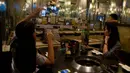 Hajime Robot Restoran adalah restoran Jepang di Bangkok, Thailand yang menampilkan pelayan robot sebagai atraksi utama. Restoran ini menjadi restoran robot pertama di Thailand. Pelayan robot dapat menyajikan hidangan tanpa bantuan manusia. (AFP PHOTO)