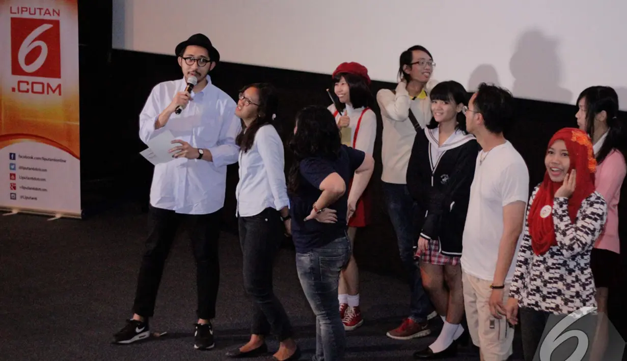 Liputan6.com membagikan doorprize kepada para Cinemaholic jelang menyaksikan film Doraemon di Blitz Megaplex, Jakarta (13/12/2014). (Liputan6.com/Faizal Fanani)