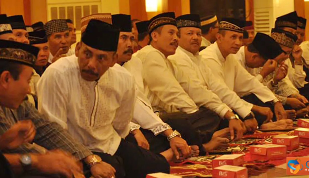 Citizen6, Surabaya: Dalam acara buka puasa bersama yang digelar di Kobangdikal tersebut, selain Dankobangdikal, Djoko Teguh Wahojo, para pejabat teras militer dan para pejabat FKPD Provinsi Jatim juga turut hadir. (Pengirim: Penkobangdikal).