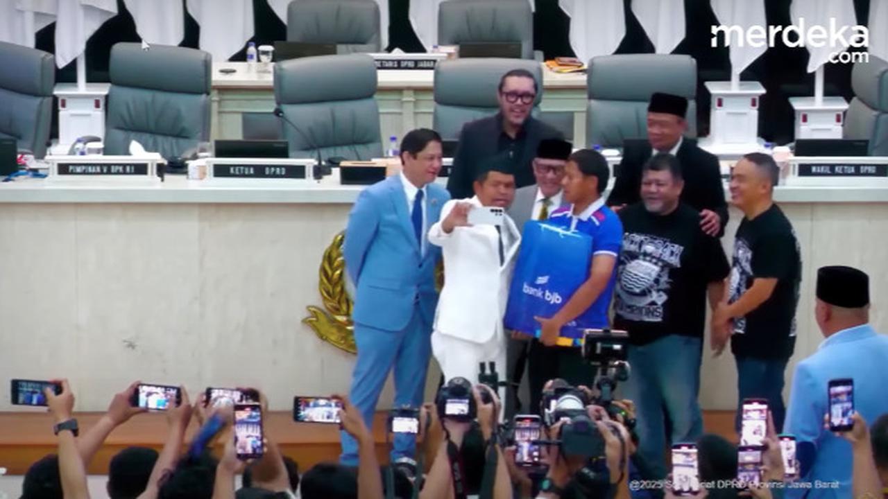 nama aura kasih di rapat dpr