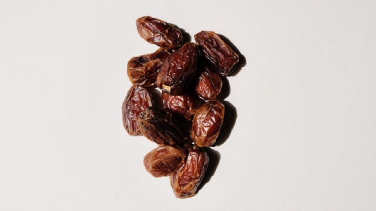 6 Jenis Kurma Terlezat untuk Takjil Ramadan, dari yang Manis Lembut hingga Kenyal Gurih