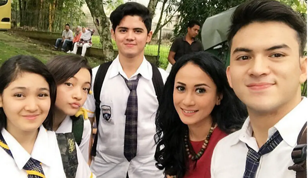 Kisah cinta Aliando Syarief tidak berjalan mulus. Meski memiliki wajah ganteng, bukan jaminan langsung mendapat restu dari orangtua kekasihnya. Aliando tidak mendapat restu dari ayah kekasih pujaannya. (Instagram/jodohygtertukar)