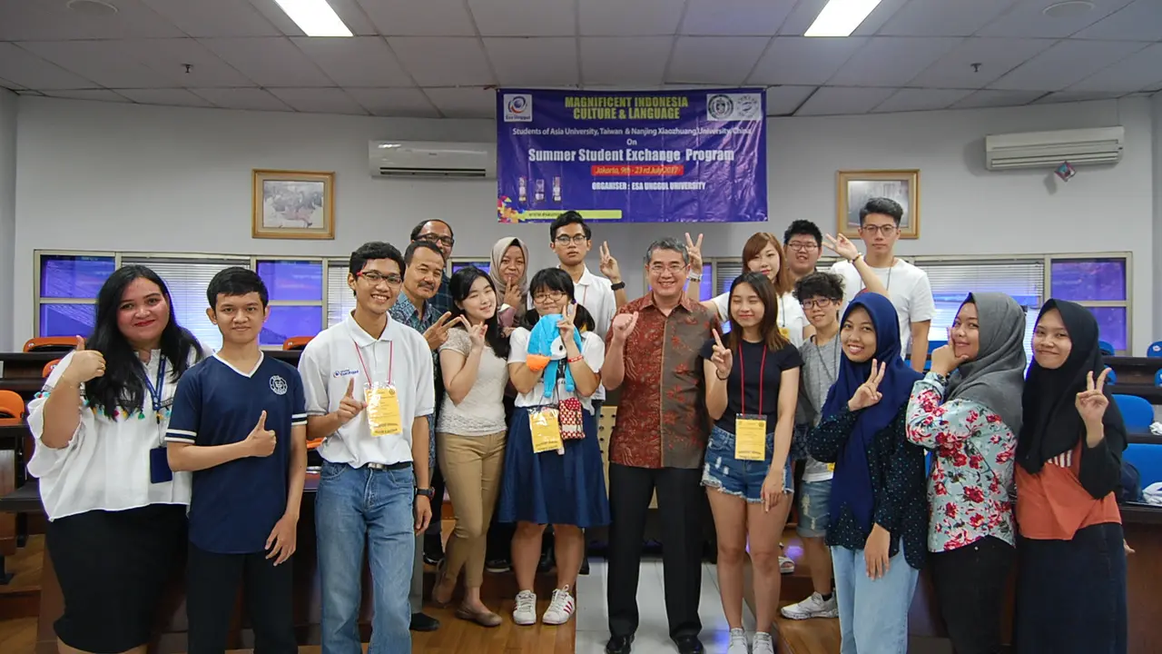 Foto Mahasiswa Taiwan di Esa Unggul
