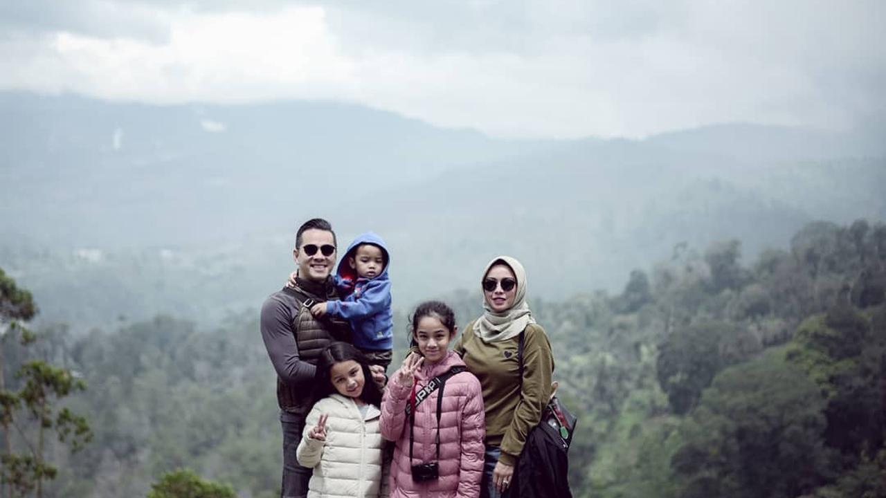 Potret Si Raja Sinetron Rionaldo Stockhorst Bersama Istri, Tetap Harmonis dan Jauh dari Gosip
