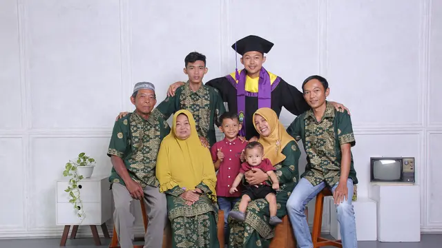 Riki Dwi Saputro Wisuda