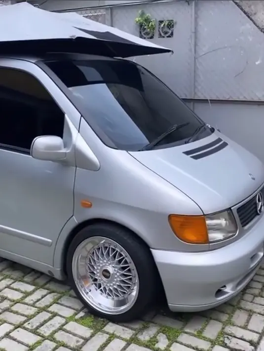 Ananda Omesh Rombak Mobil Kesayangan (Instagram/dianayulestari)