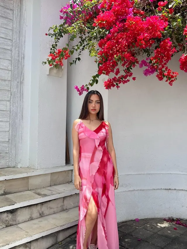 Inspirasi Dress Elegan nan Fresh ala Mawar Rashid (Instagram/@mawarashid)
