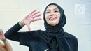 Gaya Nikita Mirzani saat berolahraga zumba di kawasan Kebayoran Baru, Jakarta, Rabu (8/8). Nikita sering mengikuti zumba agar menjaga kebugaran tubuh usai aktifitasnya yang padat. (Liputan6.com/Faizal Fanani)