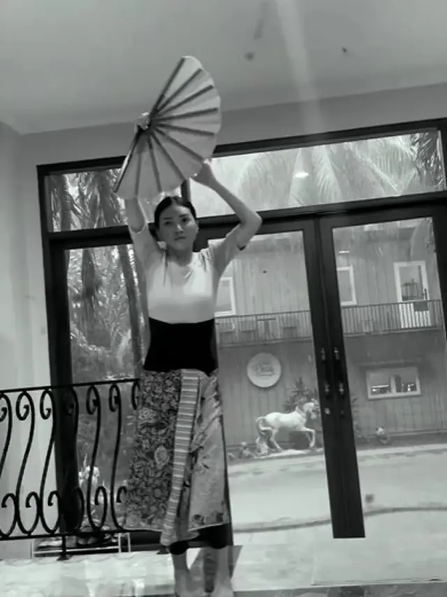 Sarwendah menari tradisional (Instagram/sarwendah29)
