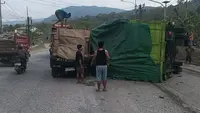 Detik-detik Truk Hilang Kendali Tabrak Pemotor di Lampung
