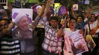 Pendukung presiden petahana Hassan Rouhani di Tehran, jelang Pilpres Iran 19 Mei 2017 (Vahid Salemi/AP)