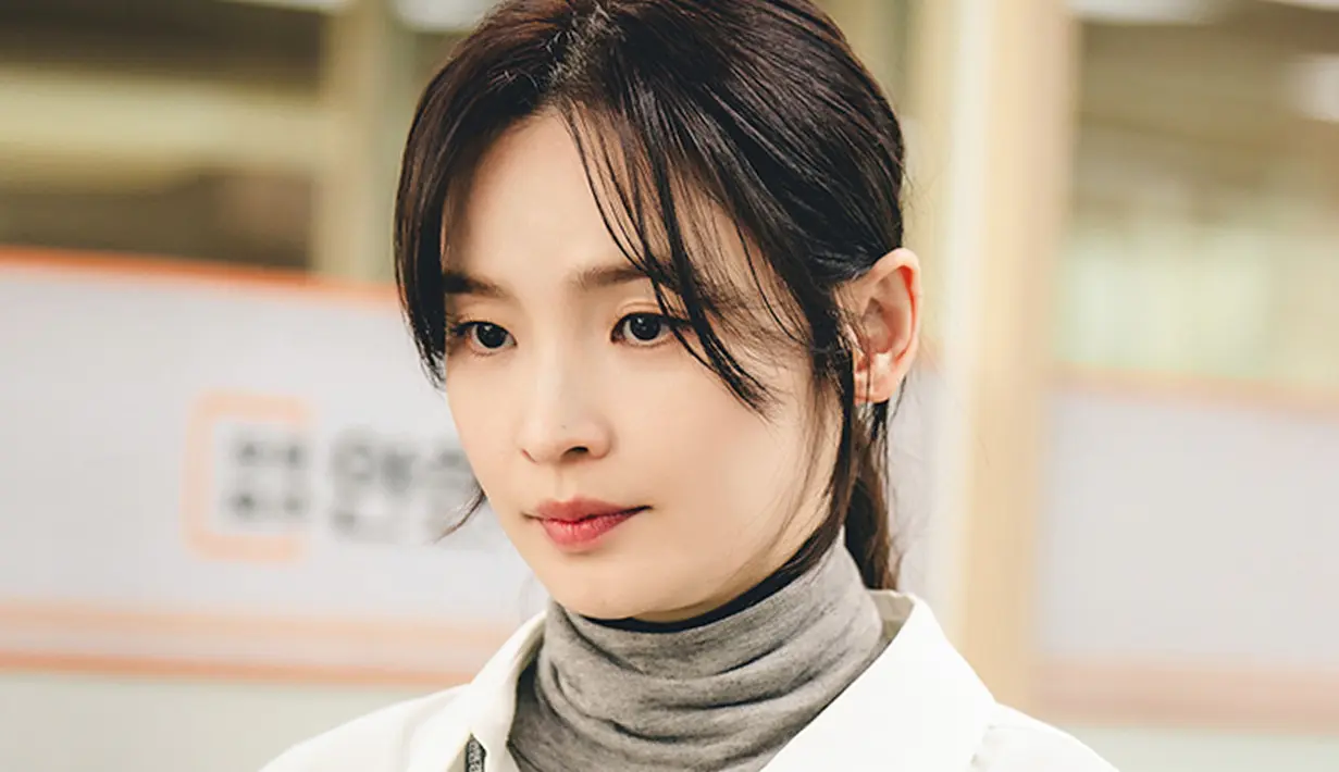 <p>Jeon Mi Do akan berperan sebagai Oh Yoon Jin, seorang reporter yang keras kepala dan blak-blakan yang bekerja di departemen sosial Anhyun Economic Daily.</p>