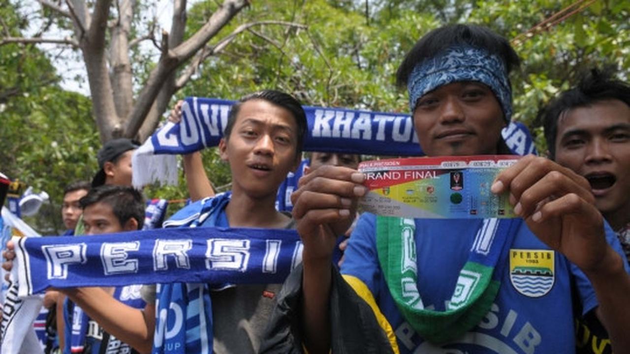 Ribuan Bobotoh mulai berdatangan di Gelora Bung Karno