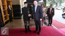 Mendikbud Anies Baswedan menerima PM Selandia Baru John Phillip Key di Kementerian Pendidikan dan Kebudayaan, Jakarta, Senin (18/7). Kunjungan tersebut dalam rangka peluncuran  kerjasama pendidikan anak usia dini. (Liputan6.com/Faizal Fanani)