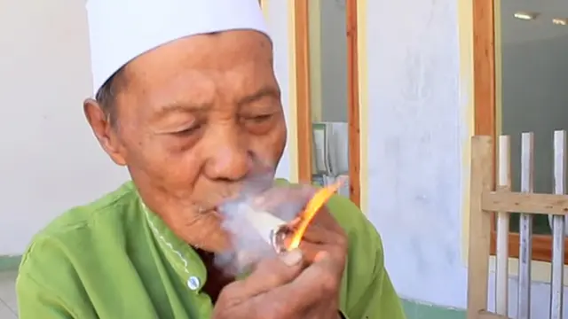 5 Perokok Aktif yang Tetap Bugar di Usia Lebih dari 80 Tahun