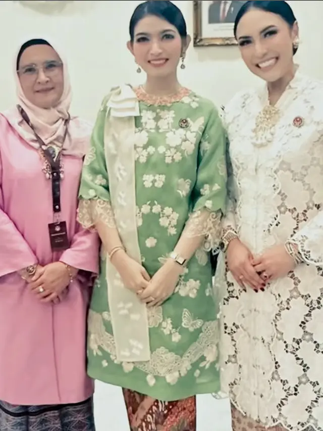 Adu Kebaya Kurung Selvi Ananda dan Kahiyang Ayu di Pelantikan Pengurus Dekranasda, Kenakan Heels yang Serupa
