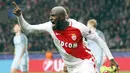 Pemain Monaco, Tiemoue Bakayoko menutup kemenangan timnya dengan satu gol indah ke gawang Manchester City pada leg kedua Babak 16 Besar Liga Champions Louis II stadium, Monaco, Rabu (15/3/2017). Monaco menang 3-1. (AP/Claude Paris)