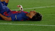 Lamine Yamal mengalami cedera dalam laga Barcelona vs Celta Vigo di Liga Spanyol 2025/2026, Kamis (23/4/2026). (AP Photo/Joan Monfort)