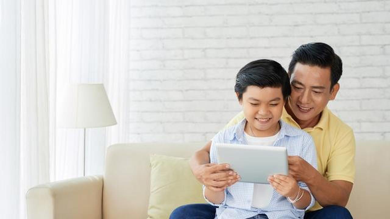Tak Cuma Mengawasi, Orangtua Wajib Memahami Cara Mendampingi Anak di Tengah Gempuran Digital
