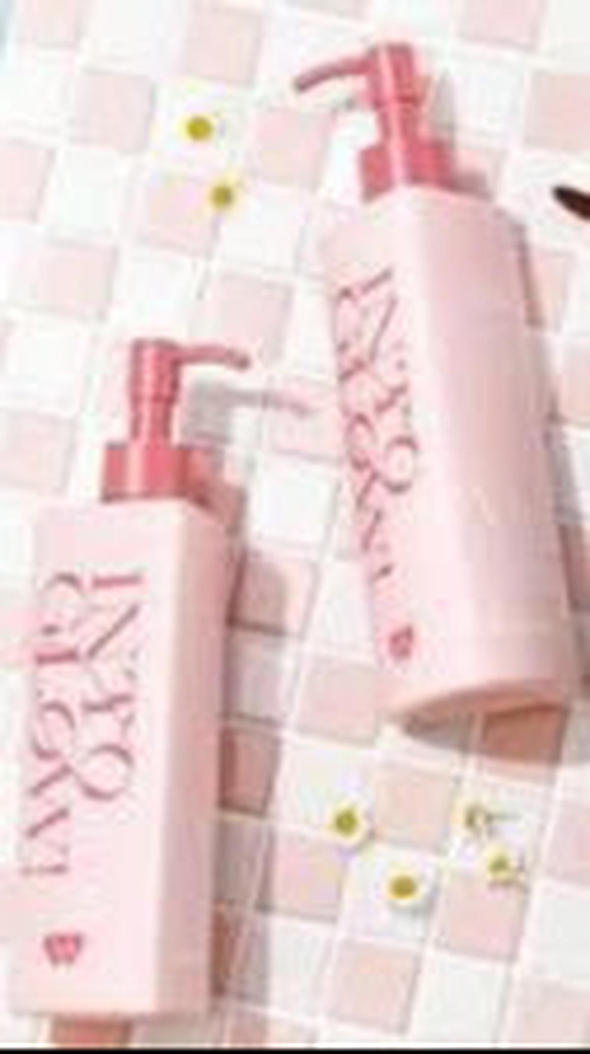 6. BNB Barenbliss Into Glow! Mon Paris Brightening Body Serum<br>