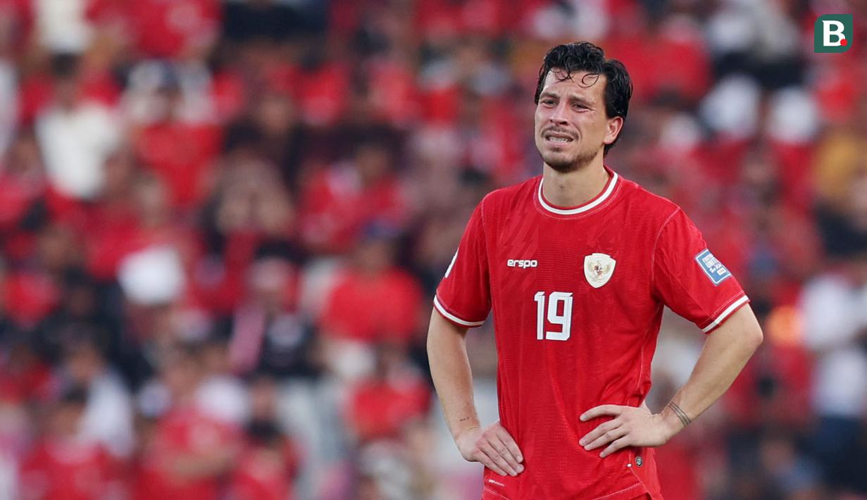 Pemain Timnas Indonesia, Thom Haye, tampak kecewa saat ditaklukkan Irak pada laga Grup F putaran kedua Kualifikasi Piala Dunia 2026 zona Asia di Stadion Utama Gelora Bung Karno (SUGBK), Senayan, Jakarta, Kamis (6/6/2024). (Bola.com/M Iqbal Ichsan)