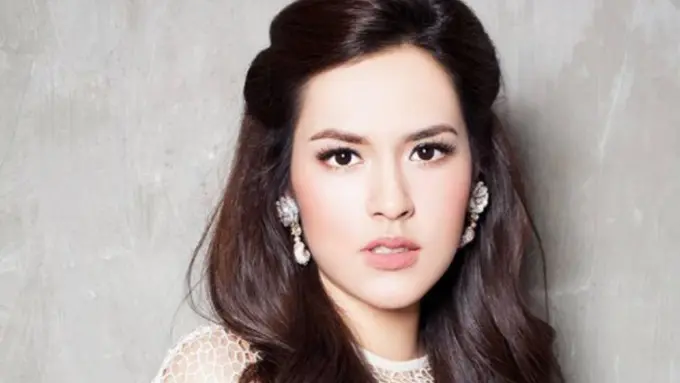 Bukan Hanya Raisa, Sederet Artis Ini Kece dengan Wavy Hair