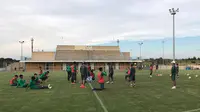 Timnas U-19 latihan di Stade Municipal, Marseille, Senin (29/5/2017), menjelang partai melawan Brasil. (Bola.com/Dok. PSSI)