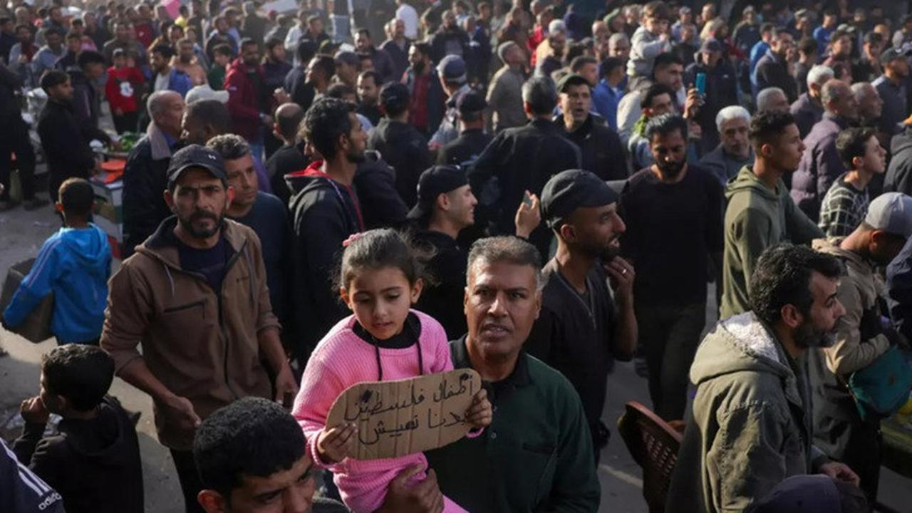 Ratusan warga Palestina dilaporkan meneriakkan slogan-slogan anti-Hamas dalam sebuah protes di Gaza Utara pada Selasa (25/3/2025), yang menyerukan diakhirinya perang dengan Israel.