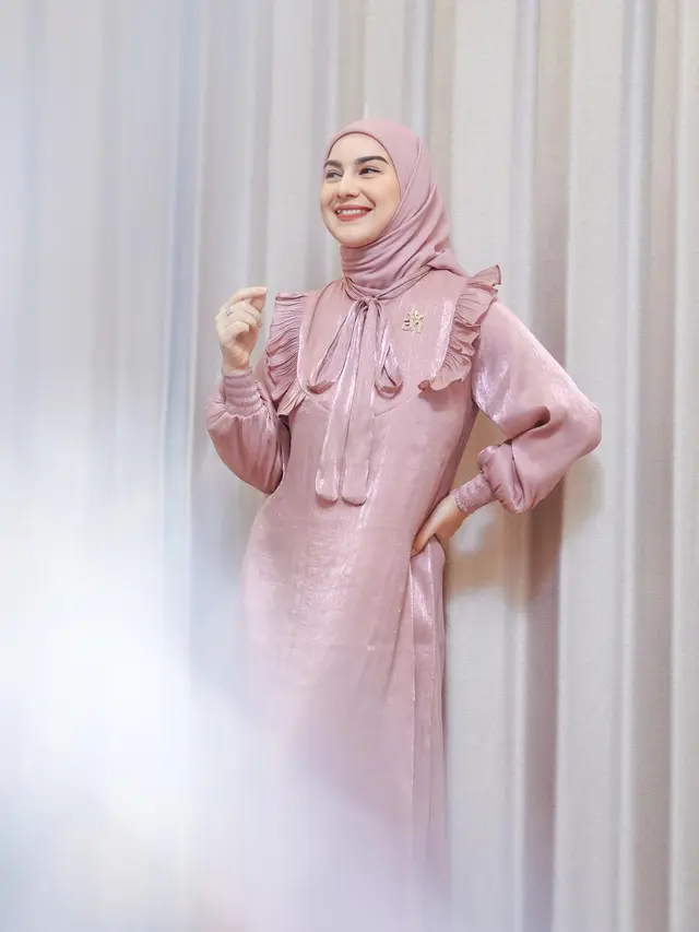 Diprediksi jadi Tren, Inspirasi Baju Lebaran Shimmer dari Irish Bella hingga Aghnia Punjabi