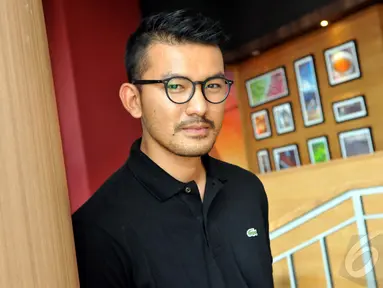 Rio Dewanto saat hadiri jumpa pers untuk film Filosopi Kopi di Kuningan City, Jakarta, Kamis (8/1/2015). (Liputan6.com/Panji Diksana)