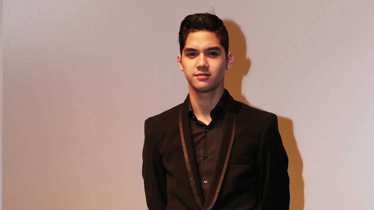 Syuting 'LDR' di Italia, Al Ghazali Main Ski dan Nonton Bola