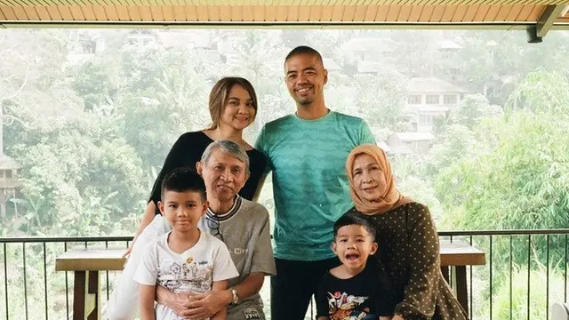 Disebut Mirip Adik Ipar, Ini Momen Enzy dan Keluarga Molen di Bandung