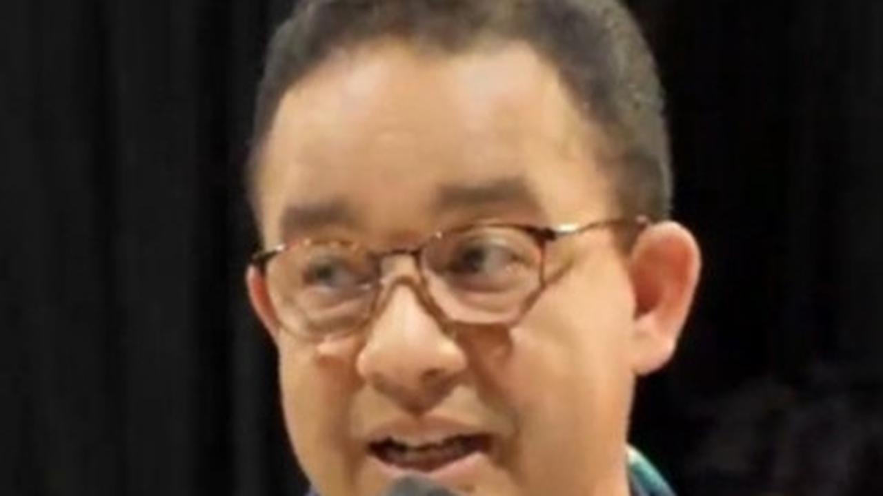 Anies Akan Bangun Lapangan Sepak Bola Berstandar FIFA di Maluku: Jangan Diganti-ganti Rumputnya
