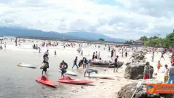 Citizen6, Lampung: Pulau Condong yang memiliki pantai pasir putih yang indah membuat para wisatawan datang berkunjung. (Pengirim: Akhid Roviyanto)
