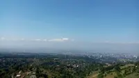 9 Rekomendasi Cafe View Alam di Lembang 2026, Suguhkan Panorama Pegunungan dan Hutan Pinus