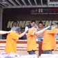 Para tersangka kerusuhan final Liga 1 diamankan di Polres Pelabuhan Tanjung Perak. (Istimewa)