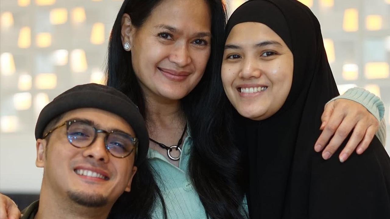 Bahagia Selalu Dilibatkan Soal Cucu, Ini 7 Potret Donna Harun dengan Herfiza Sang Menantu