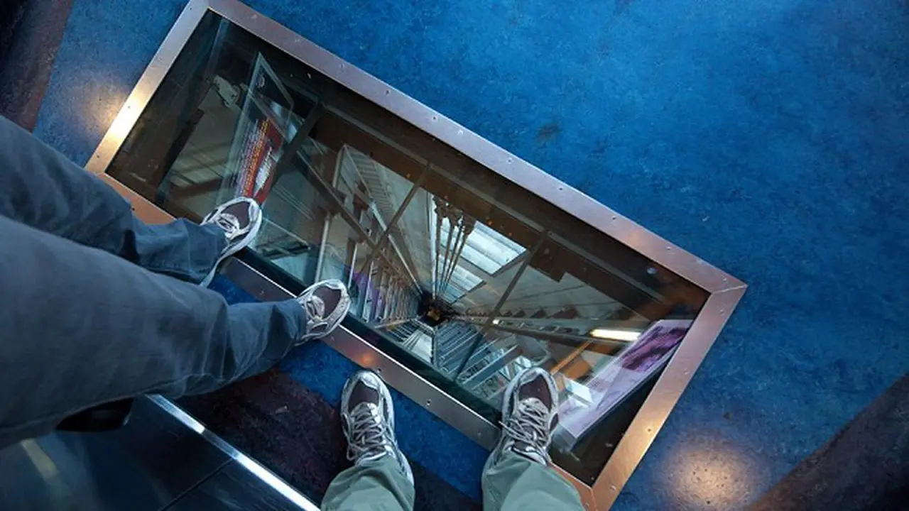 Sky Tower Glass Lift, Auckland, Selandia Baru
