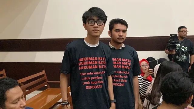Keluarga besar Tamara Tyasmara dan Dante.