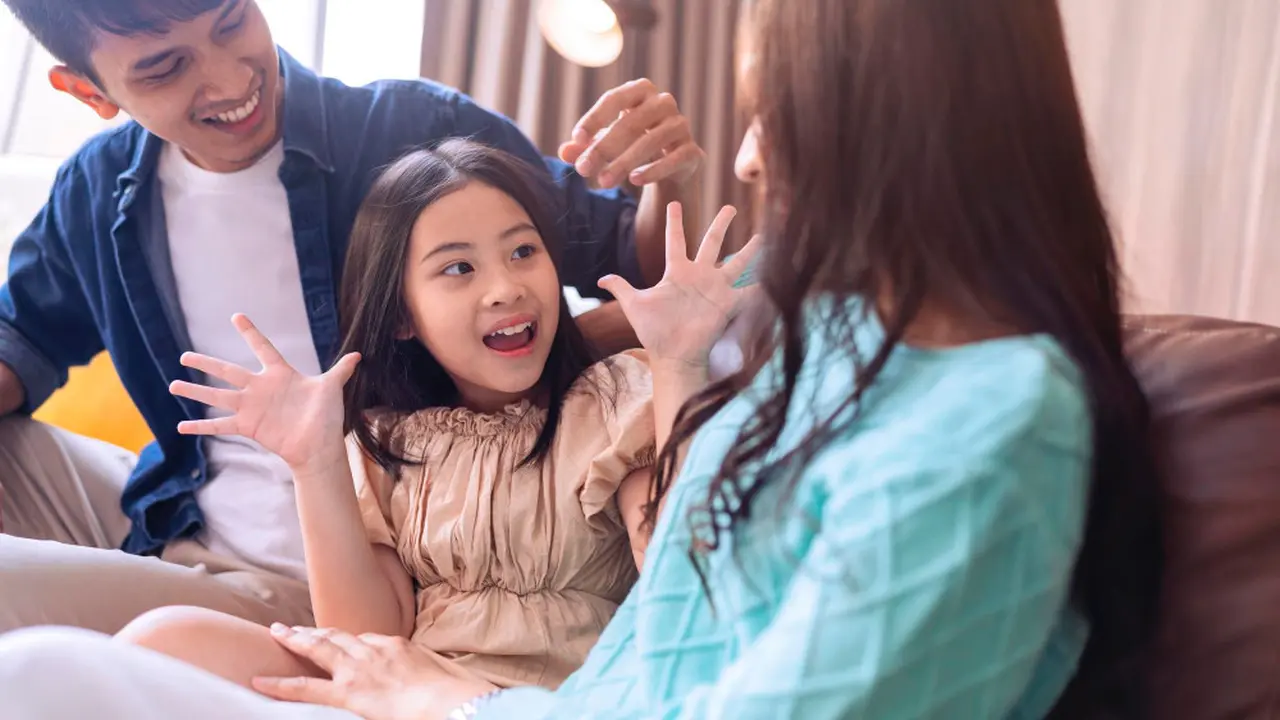 Cara Membantu Anak Lebih Terbuka Bercerita Lewat Kebiasaan Sederhana di Rumah