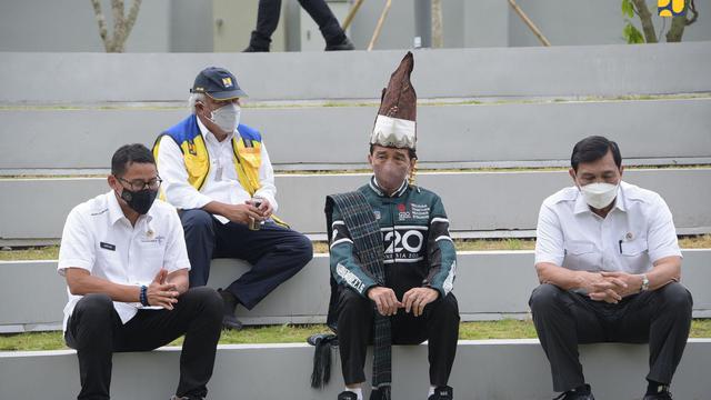 Presiden Joko Widodo (Jokowi) meresmikan penataan Kawasan Pantai Bebas Parapat, Rabu (2/2/2022). (Dok Kementerian PUPR)