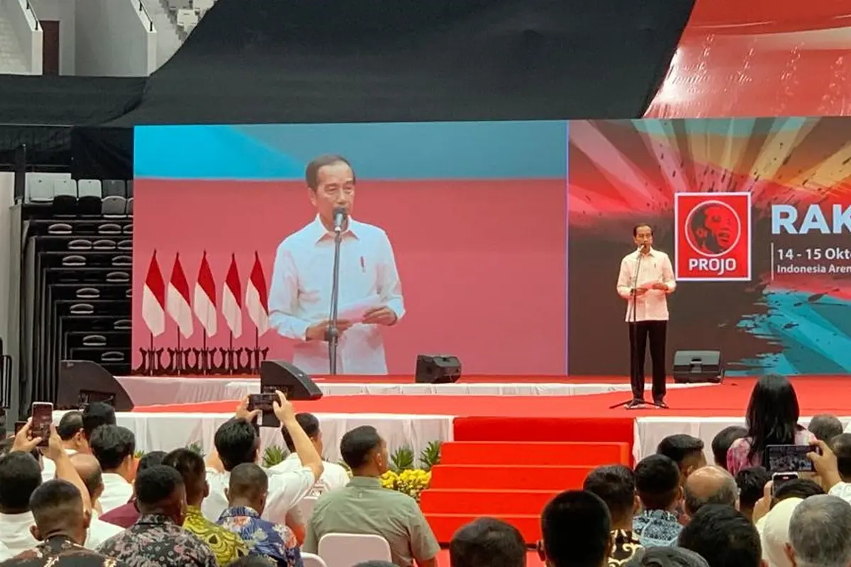 Presiden Joko Widodo atau Jokowi menghadiri Rakernas Projo di Indonesia Arena, Sabtu (14/1/2023).