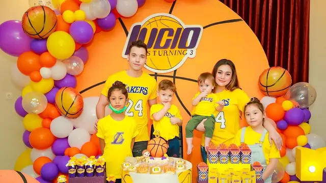 Akhirnya Menemui Anaknya, Ini 6 Potret Stefan William Bersama Lucio dan Koa